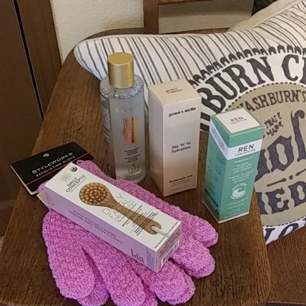 grace & stella Plus 5 piece Luxury Skincare Face/Body Beauty Bundle NWT💚HP x2💚